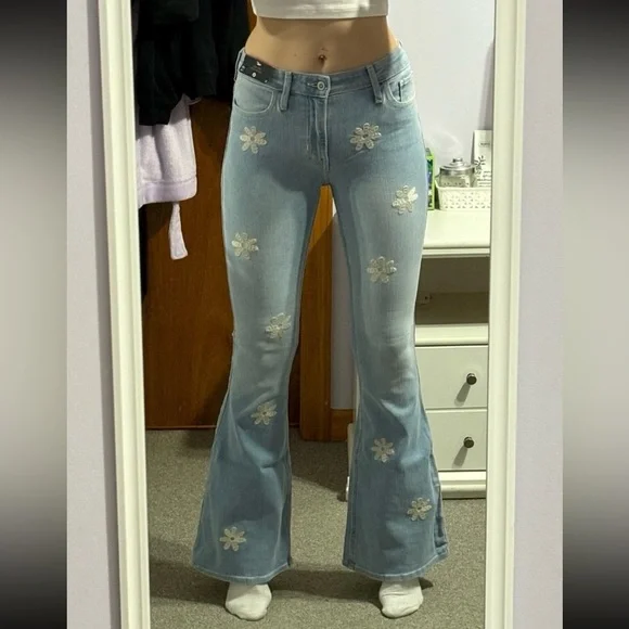 Hollister High-Rise Embroidered Floral Vintage Flare Jeans - Picture 10 of 10